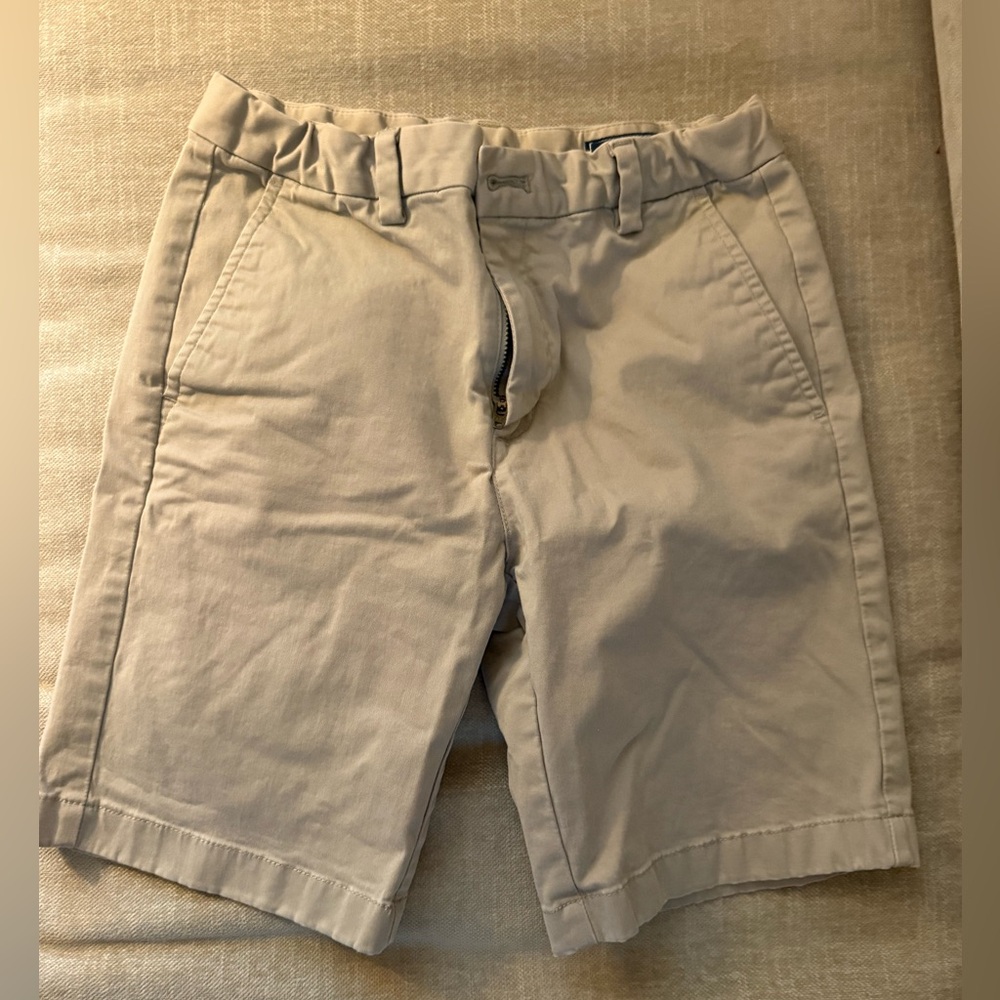 Boys Vineyard Vines khaki shorts. Size 12. Great condition